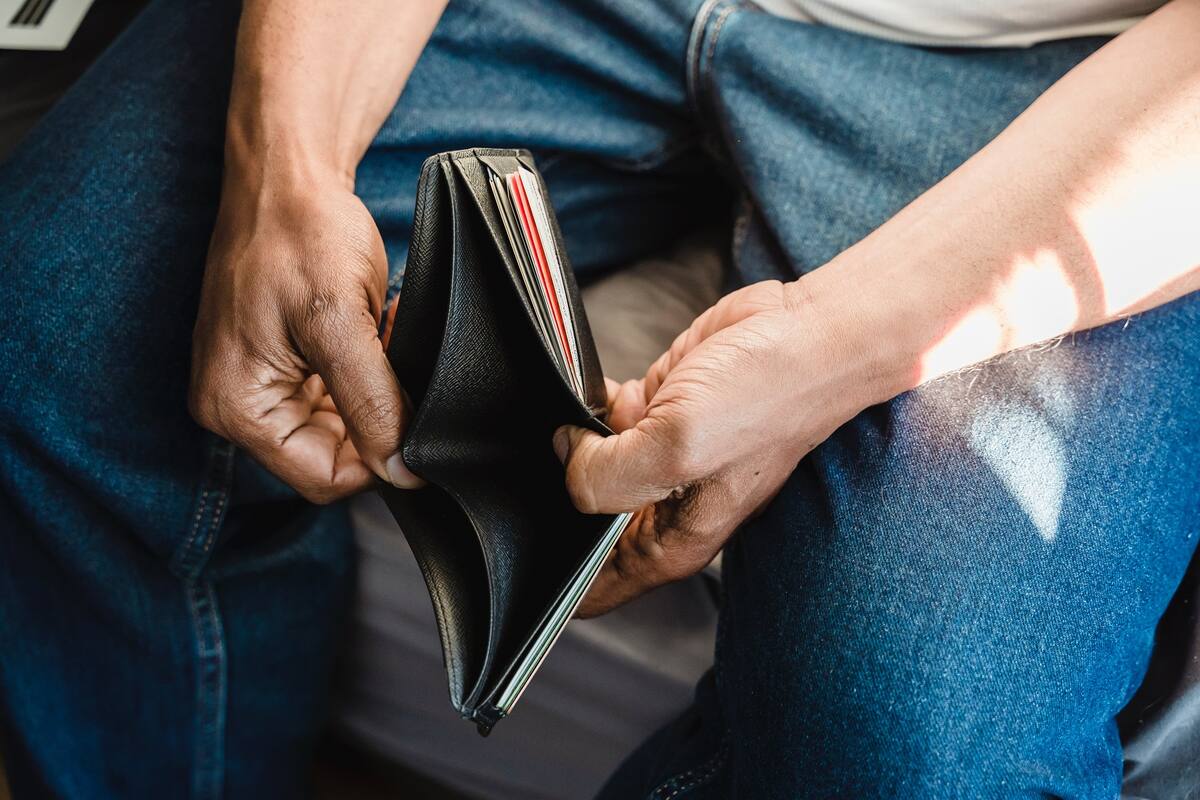 Los 5 errores financieros más comunes que te impiden ahorrar dinero