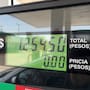 El costo de la gasolina y el diésel podría subir gradualmente para los conductores luego de que Hacienda redujo el subsidio tras cuatro semanas consecutivas de apoyo en medio de la baja en los precios internacionales del petróleo