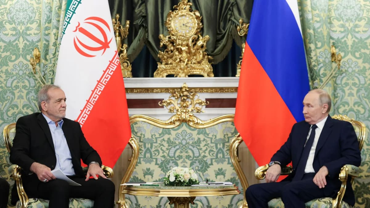 El viernes, en Moscú, el presidente de Rusia, Vladimir Putin, tendrá una reunión con el presidente de Irán, Masoud Pezeshkian. / Presidencia de Irán - Anadolu - Getty Images.