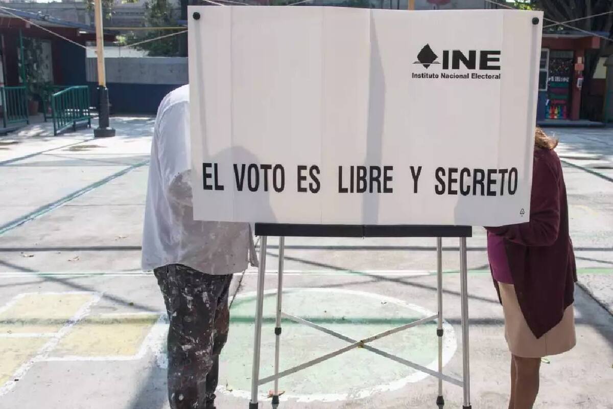 ¿Qué pasa si sigo formado en la casilla para votar a las 6 de la tarde?