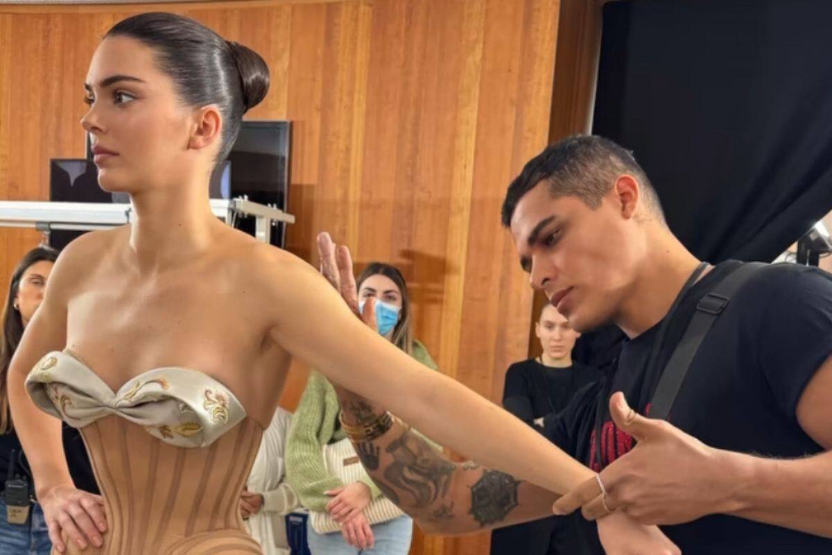 Luis Torres lleva su talento al Paris Haute Couture Week y maquilla a Kendall Jenner para Schiaparelli | Noticias de México | El Imparcial
