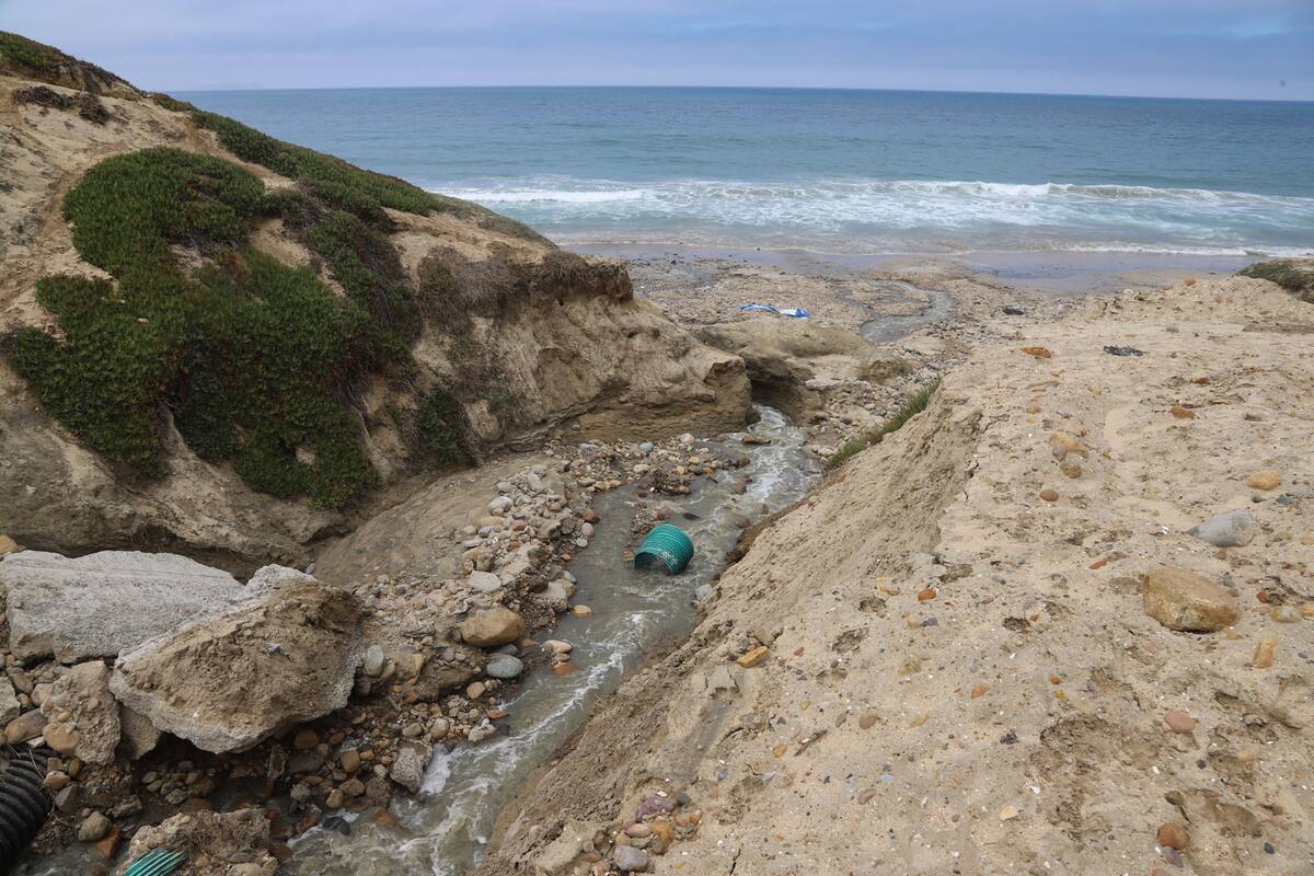 Expertos recomiendan no ingresar a playas de Tijuana por descargas de aguas negras