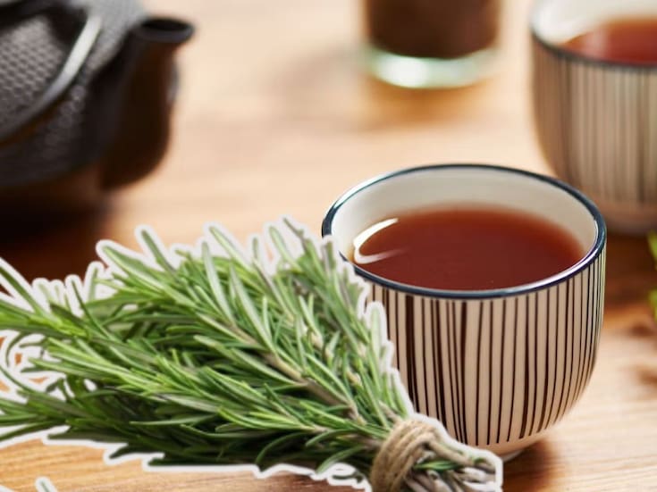 Té de romero: la infusión natural que combate la retención de líquidos