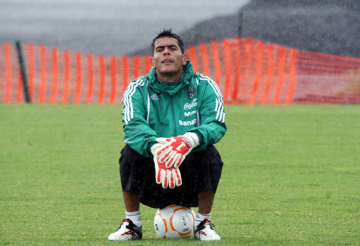 Oswaldo Sánchez en sus últimas convocatorias como portero de la Selección Mexicana en 2008. (Foto: Archivo GH)