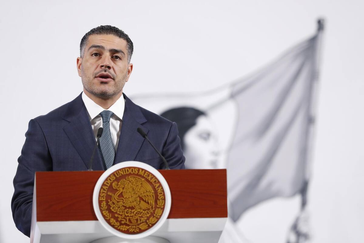 MEX9016. CIUDAD DE MÉXICO (MÉXICO), 08/04/2025.- El secretario de Seguridad y Protección Ciudadana, Omar García Harfuch, habla durante una rueda de prensa este martes, en el Palacio Nacional, en Ciudad de México (México). El Gobierno mexicano reportó nueve muertos y cinco heridos por una presunta agresión el lunes de Los Chapitos contra Los Mayos, facciones rivales del Cartel de Sinaloa, en un centro de rehabilitación de adicciones en Culiacán, en el noroeste del país. EFE/Mario Guzmán