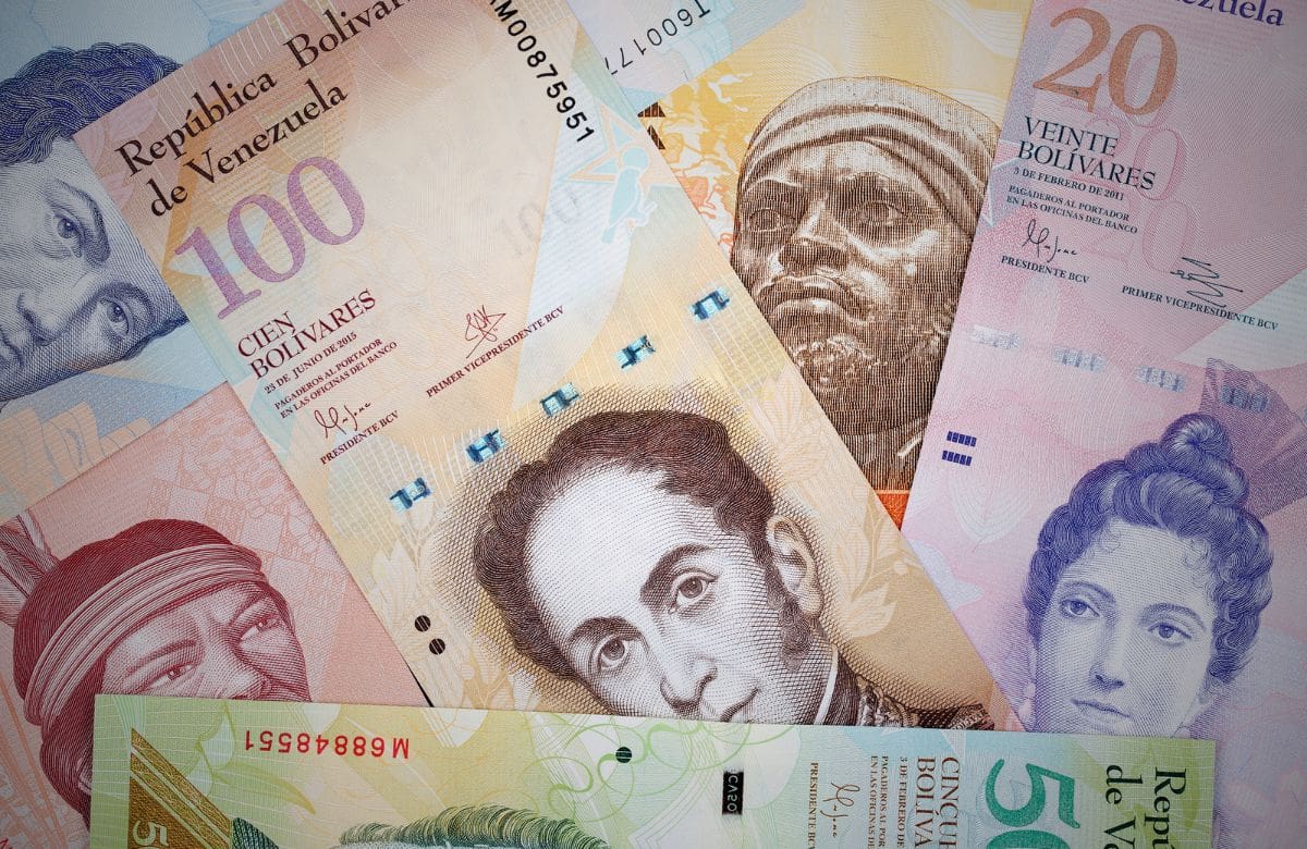 El salario mínimo venezolano quedó fijado en 130 bolívares en marzo de 2022. | Foto: Especial