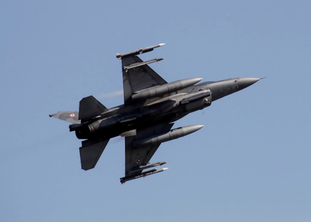 Ucrania recibe los primeros aviones F-16 de países occidentales. EPA/VALDA KALNINA