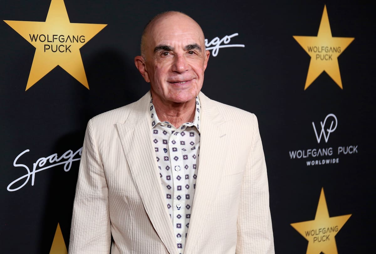 En esta foto del 26 de abril del 2017, Robert Shapiro llega a una celebración en Beverly Hills, California. Shapiro, el primer miembro del equipo defensor de O.J. Simpson en su juicio por doble asesinato, continúa practicando la abogacía. (Foto por Willy Sanjuan/Invision/AP, Archivo)
