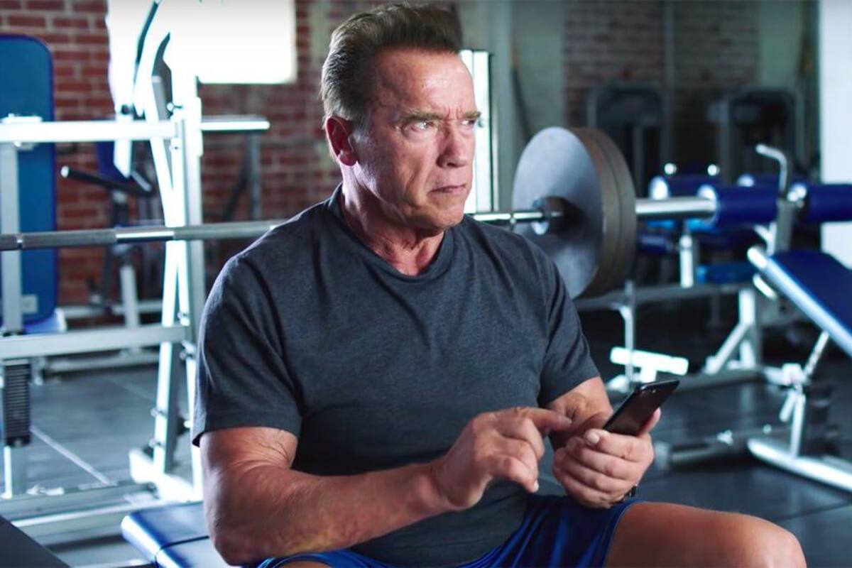 Arnold Schwarzenegger se ejercita motivado con música de Taylor Swift