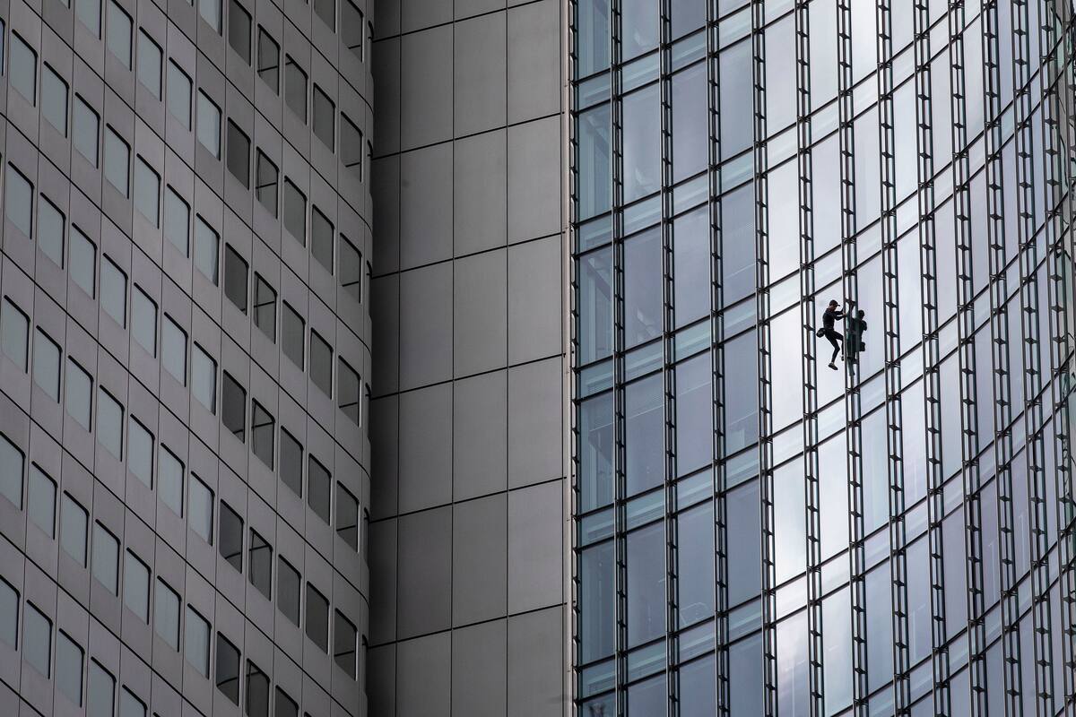 VIDEO: Sorprende “Hombre Araña” francés en rascacielos de Fráncfort