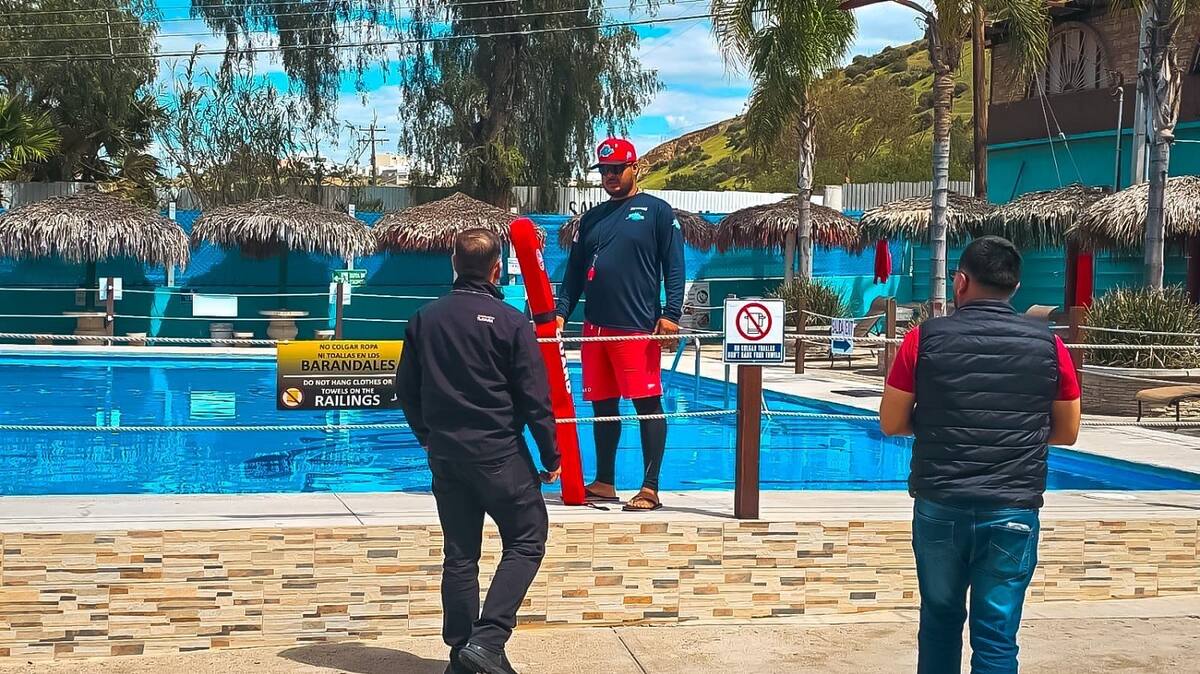En los centros balnearios, las inspecciones se enfocan en verificar que cuenten con las medidas de seguridad necesarias, salidas de emergencia y permisos en regla, a fin de que las familias que acuden a estos espacios lo hagan con plena confianza.