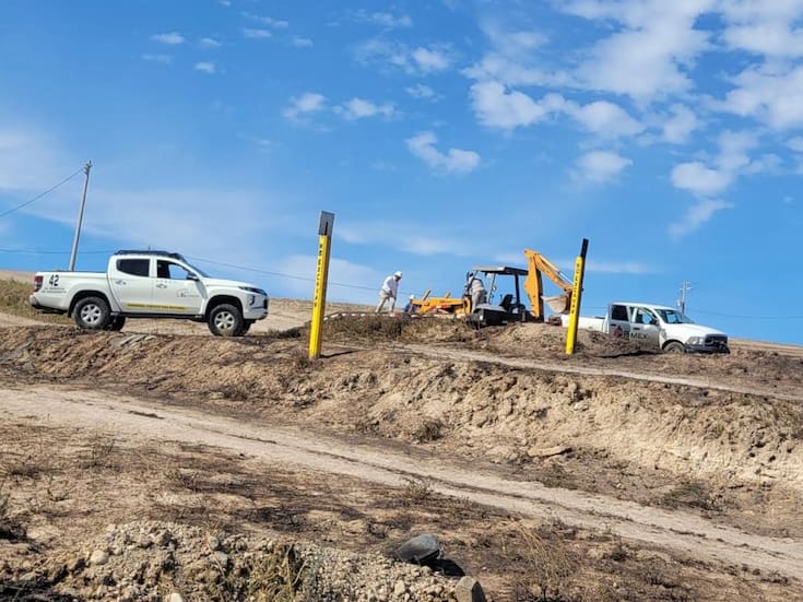 Reportan daños en vivienda tras incendio en ducto de Pemex en Rosarito