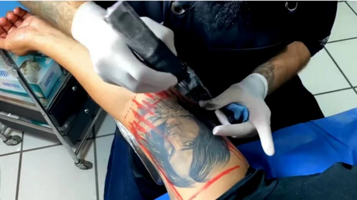 El tatuaje de Belinda.