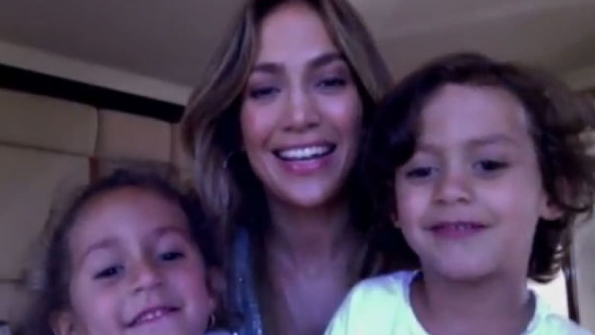 Emme Muñiz ahora se llama Oskar; así inicia una nueva etapa el hijo de Jennifer López tras graduarse