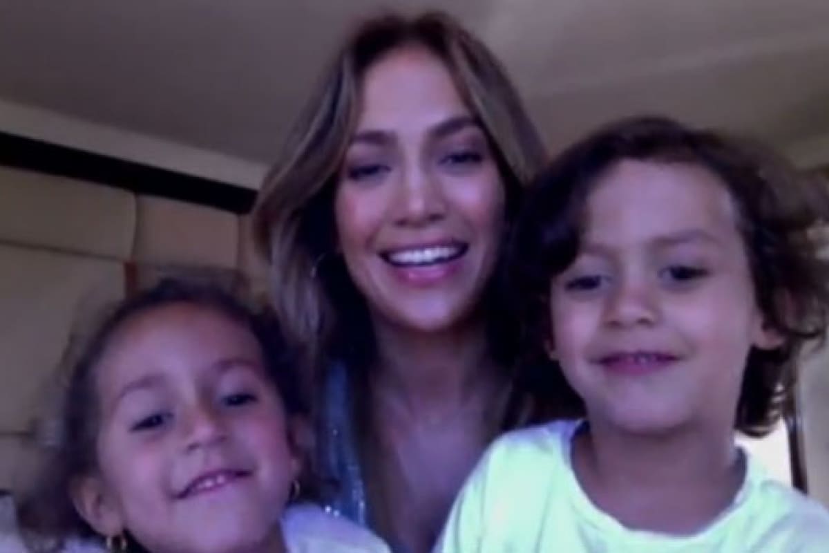 Emme Muñiz ahora se llama Oskar; así inicia una nueva etapa el hijo de Jennifer López tras graduarse