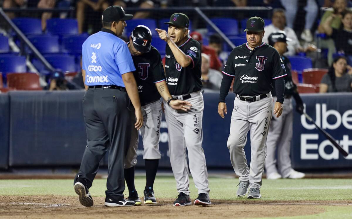 Junior Lake, Matt Adams y el manejador Dan Firova se fueron expulsados.