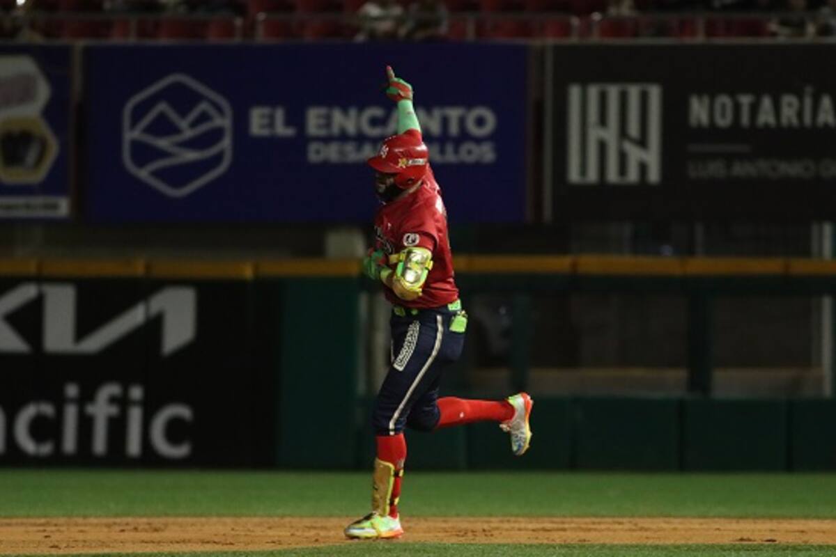 A base de cuadrangulares, Mexicali gana la serie en Mazatlán