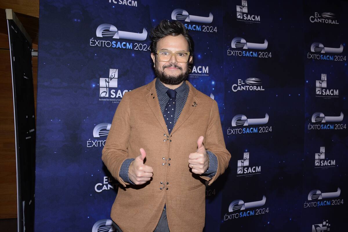 Aleks Syntek recalcó que, otro de los males que lo persigue con la fama, es el que lo involucren en distintas noticias falsas.