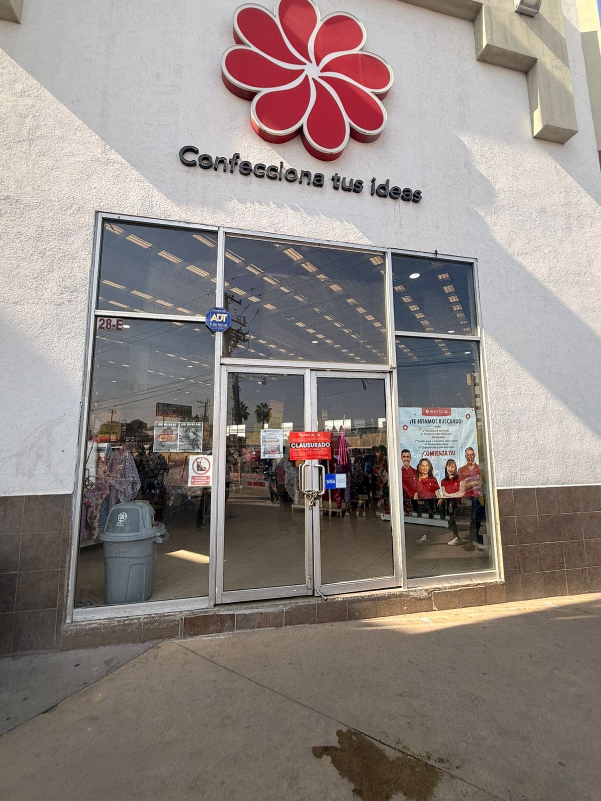 Las sucursales en 5 y 10 y Carrusel fueron cerradas por carecer de programas internos de Protección Civil. Foto: Cortesía