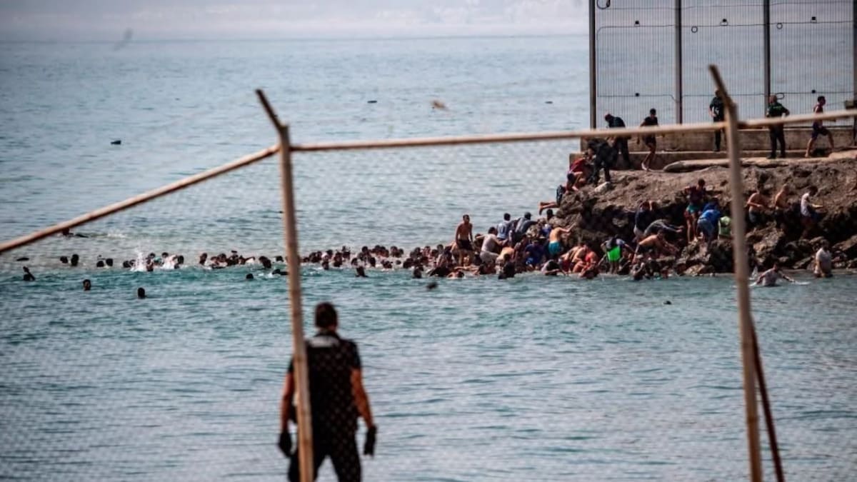 La muerte de 17 migrantes en las costas de Ceuta este jueves expone la crisis humanitaria en la frontera sur de Europa, donde el enclave español registra intentos mortales de ingreso que obligan a Madrid a negociar vías seguras con Rabat ante el fracaso del control de fronteras