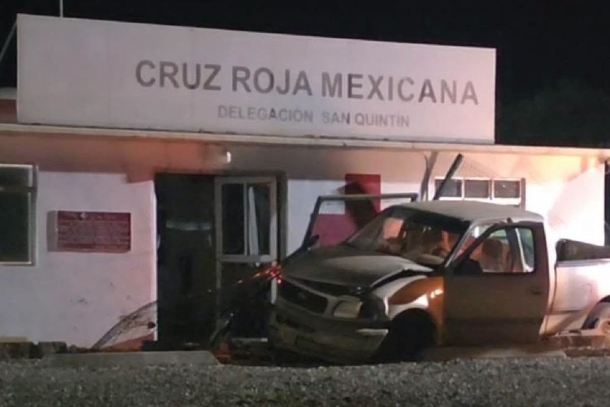 Conductor presuntamente ebrio choca contra la Cruz Roja en San Quintín