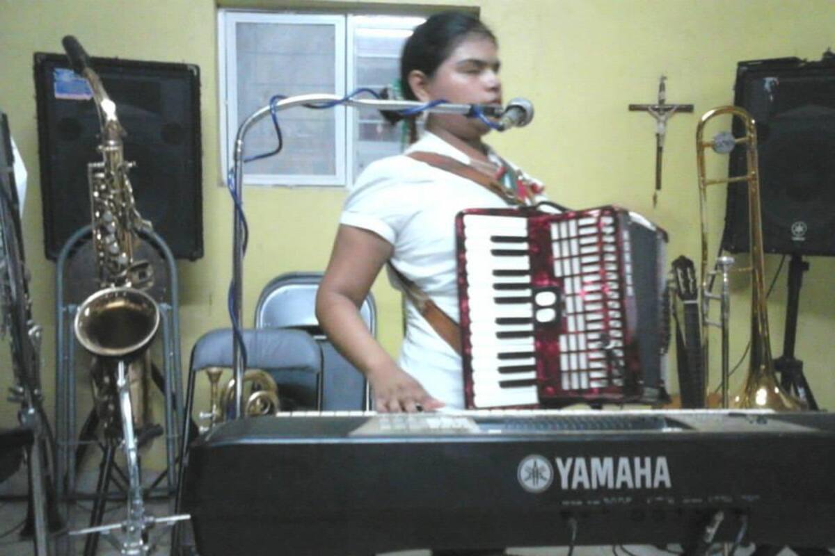 Conquista Karina un éxito más en su carrera musical
