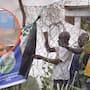 El brote de ébola de más rápido crecimiento ya suma casi 2 mil casos y 702 muertes en Congo, mientras una huelga, la violencia y la falta de vacuna hacen más difícil detenerlo