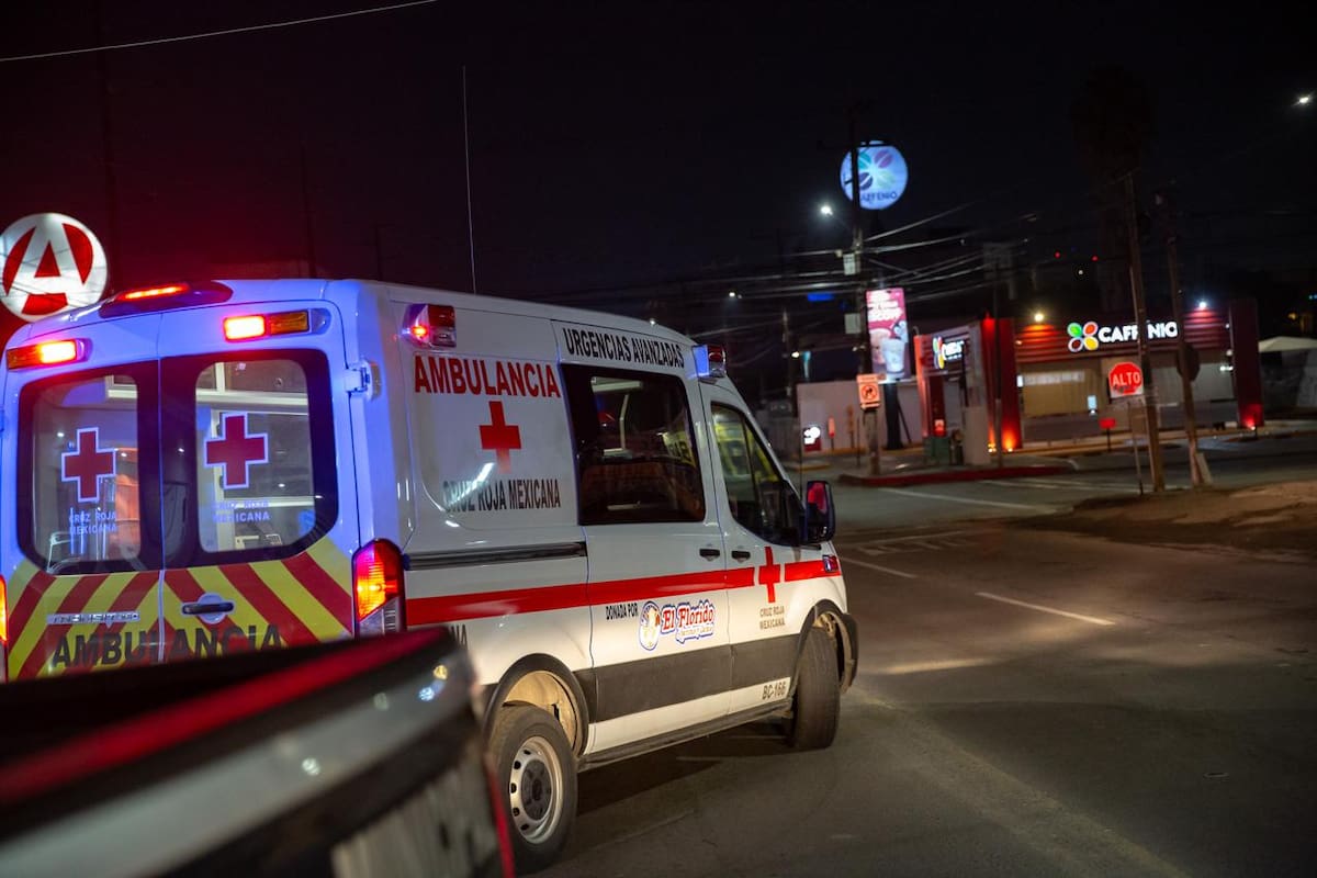 La víctima fue trasladada a un hospital tras resultar herida por arma de fuego. Foto: Border Zoom
