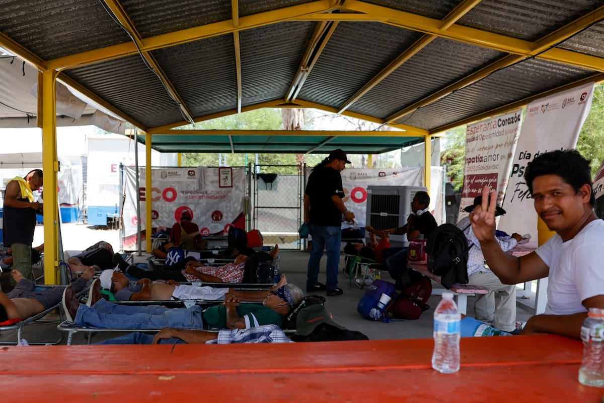 Regaderas móviles llegan al Punto ECO para apoyar a personas ante el calor en Mexicali