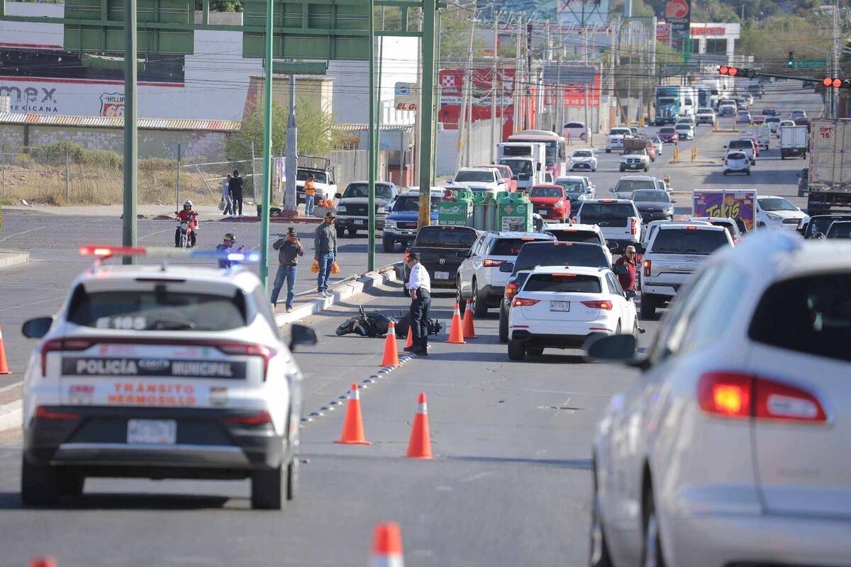 En el lugar también las autoridades buscaban cámaras de videovigilancia que pudieran haber grabado el accidente. | Crédito: Julián Ortega