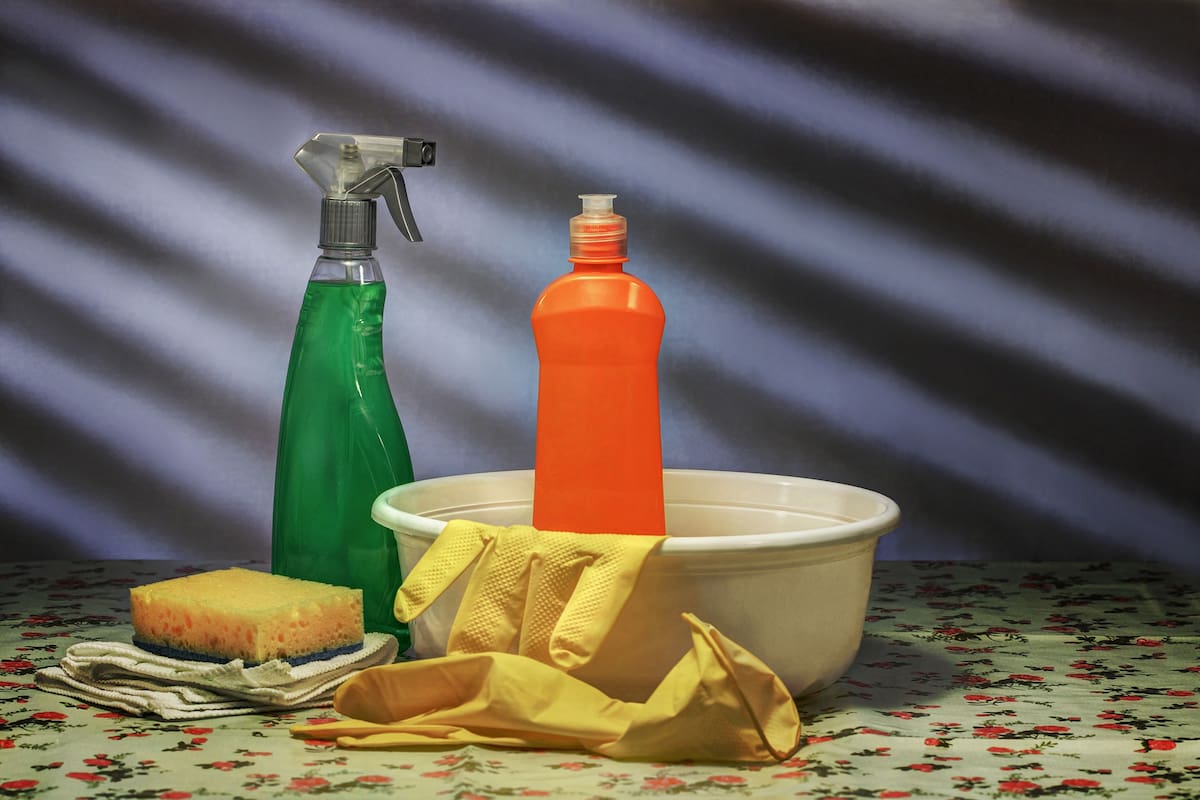 ¿Qué es más efectivo para limpiar el cloro, el vinagre o agua oxigenada?