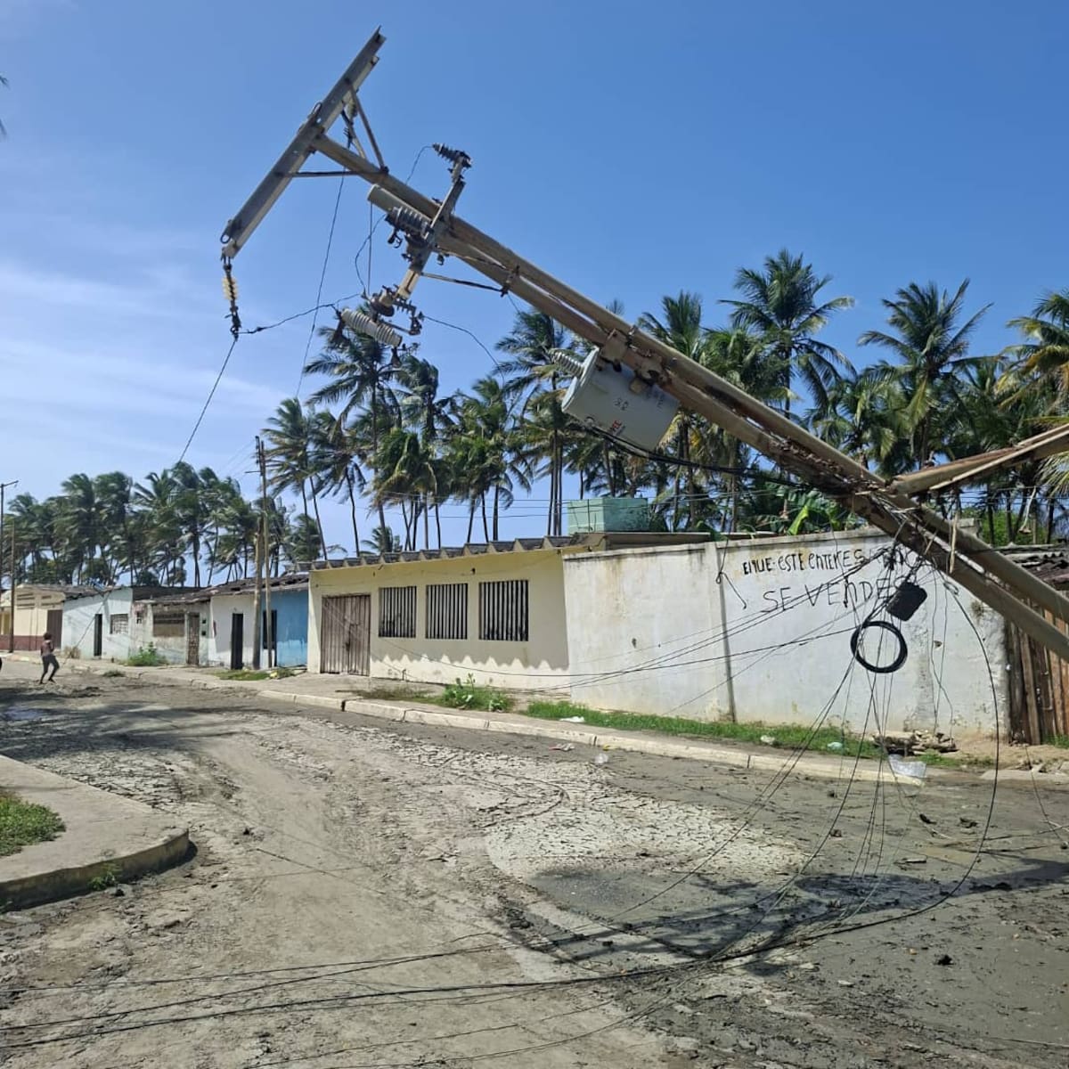 Los dos sismos afectaron algunas calles, casas en la localidad de Boca de Aroa en el estado Falcón. Foto: Yosman Suárez.
