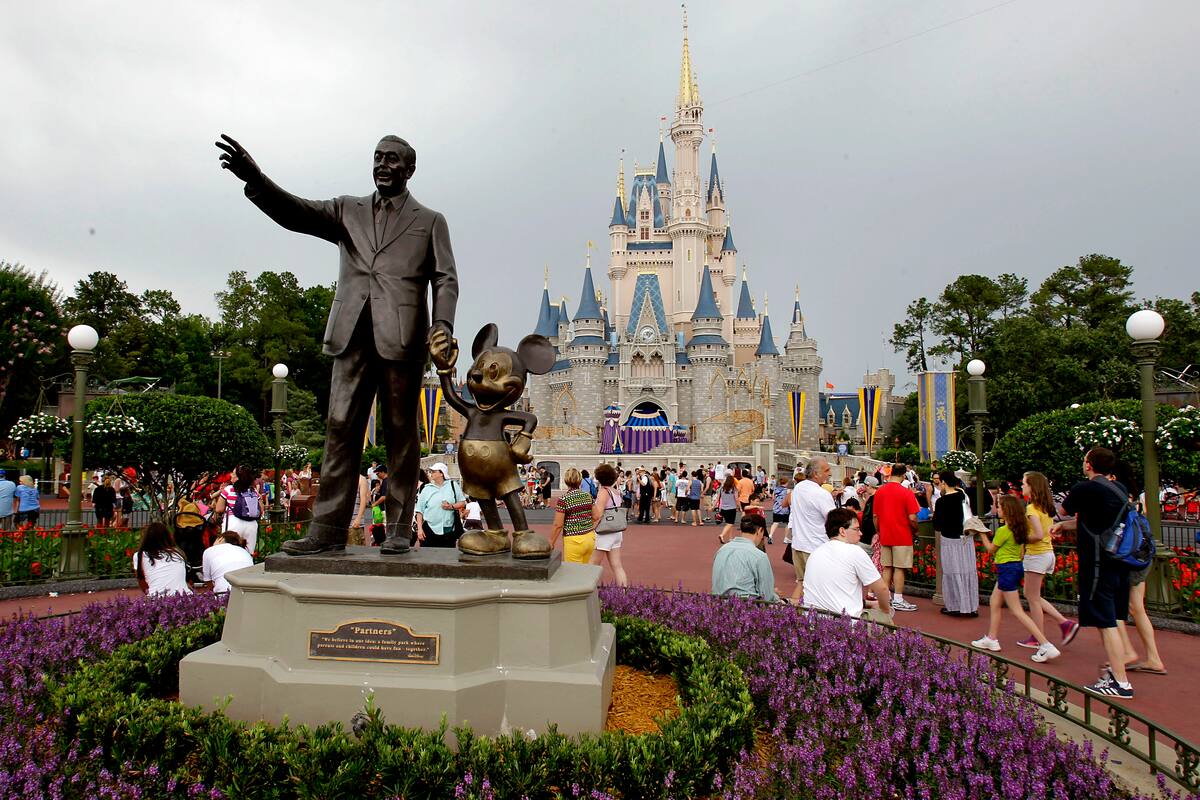 Por mariguana de la abuela multan en Disney a familia