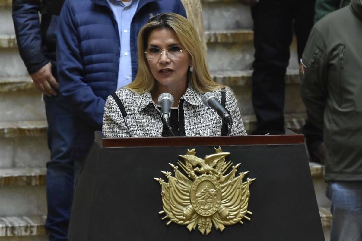 Ordenan arrestar a la expresidenta interina de Bolivia, Jeanine Áñez, por la crisis de 2019
