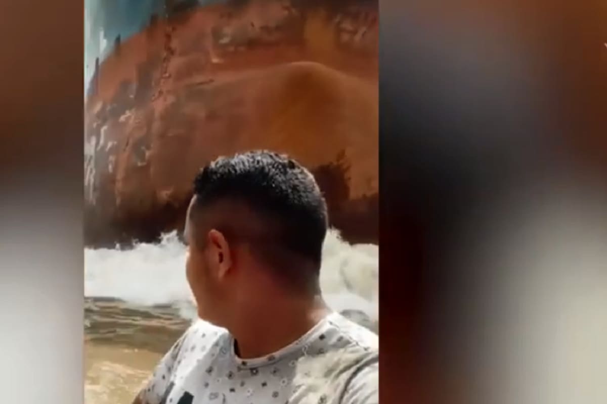 VIDEO: Hombre grabó el momento en que un gran carguero se acercó peligrosamente a su pequeña embarcación