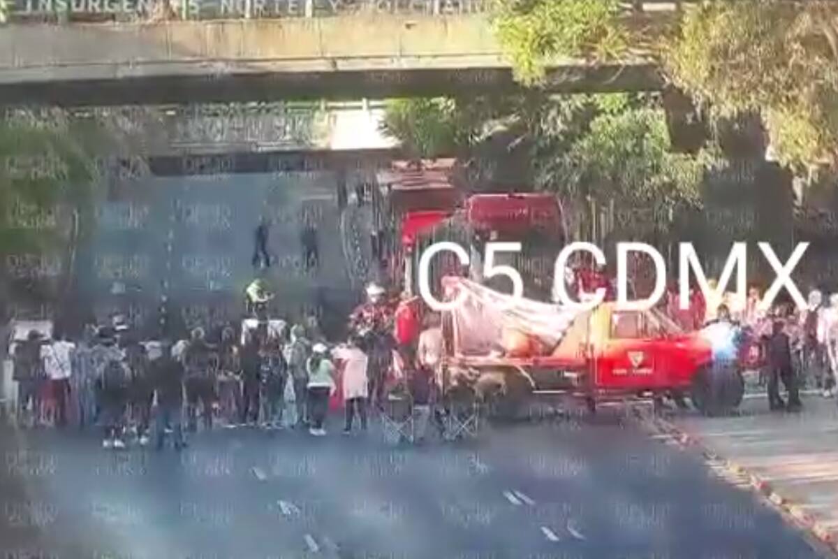 CDMX: Transportistas bloquean varias vialidades; piden alza a la tarifa