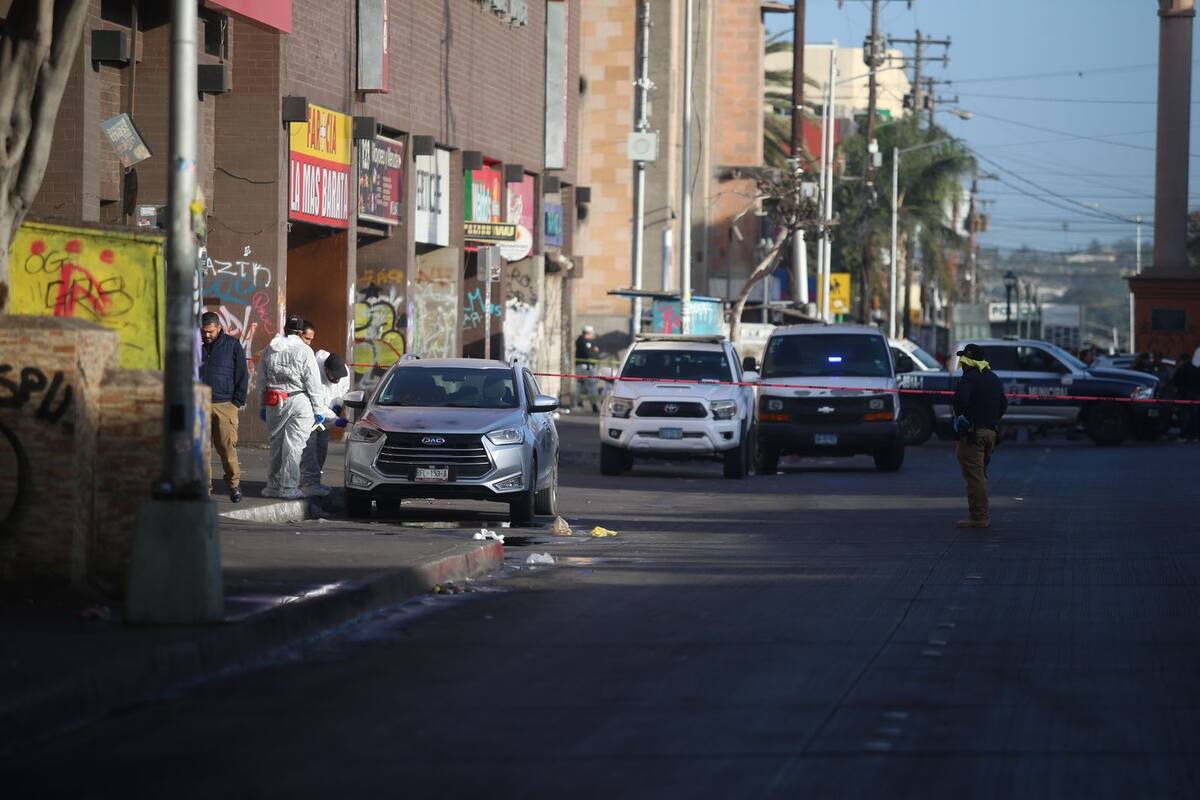 Localizan restos humanos dentro de vehículo en la zona Centro de Tijuana