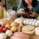 Comer en México cuesta 67% más que en 2018: El ITESO alerta que la inflación en alimentos supera a la general y una familia urbana necesita hoy 20,000 pesos mensuales para cubrir sus gastos básicos