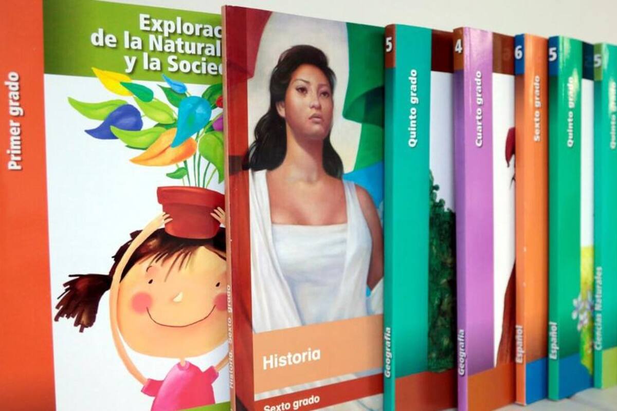 SEP repone libros de texto dañados por inundaciones en Tabasco