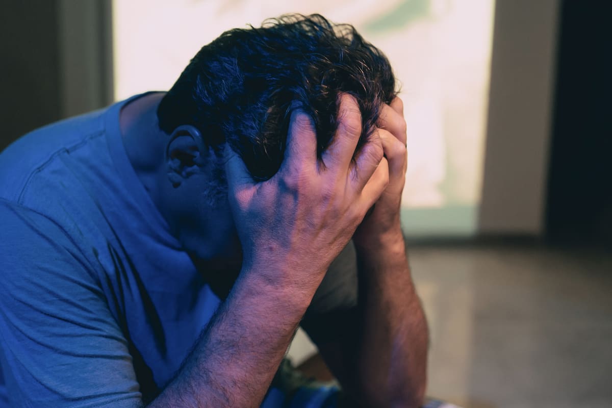 La depresión no es tristeza: experto aclara mitos y propone nuevas estrategias