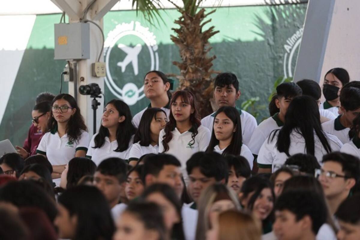 Regresan más de 147 mil alumnos de prepas a clases