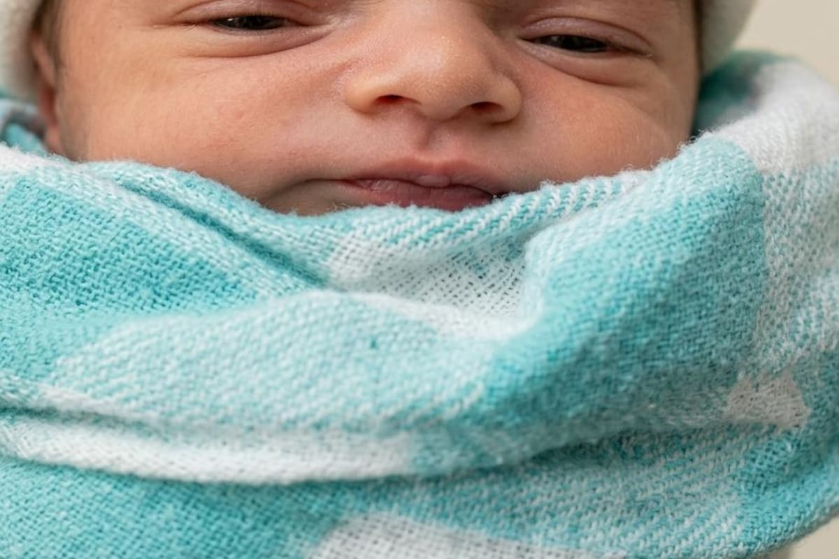 Buscan a familiares de bebito de 4 meses resguardado en albergue tras ser separado de su madre