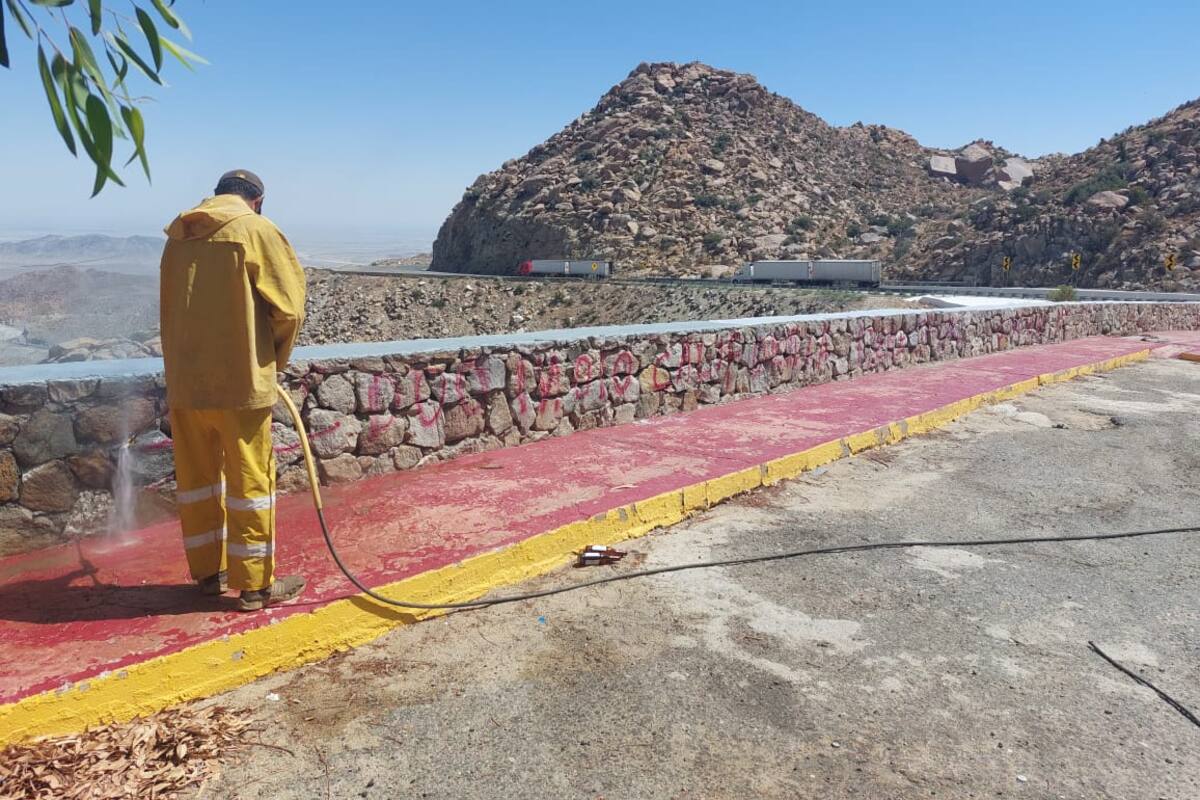 Continúa Fiarum con acciones antigraffiti en autopista Centinela-La Rumorosa