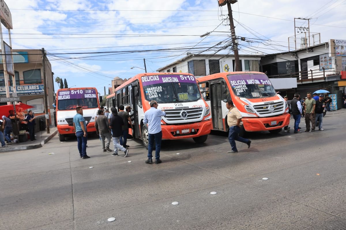 Altisa exige retirar taxis Rojo con Negro de ruta a ITT y UABC de Otay