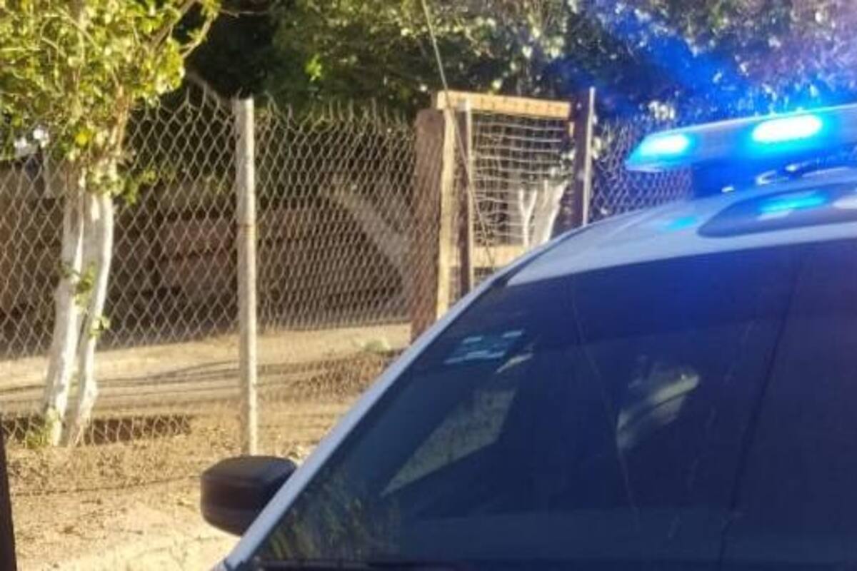 Detienen a dos por portación de drogas y arma de fuego