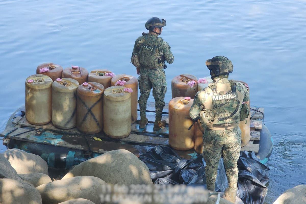 Contrabando de combustible en el río Suchiate: Semar asegura 15 bidones con diésel procedente de Guatemala