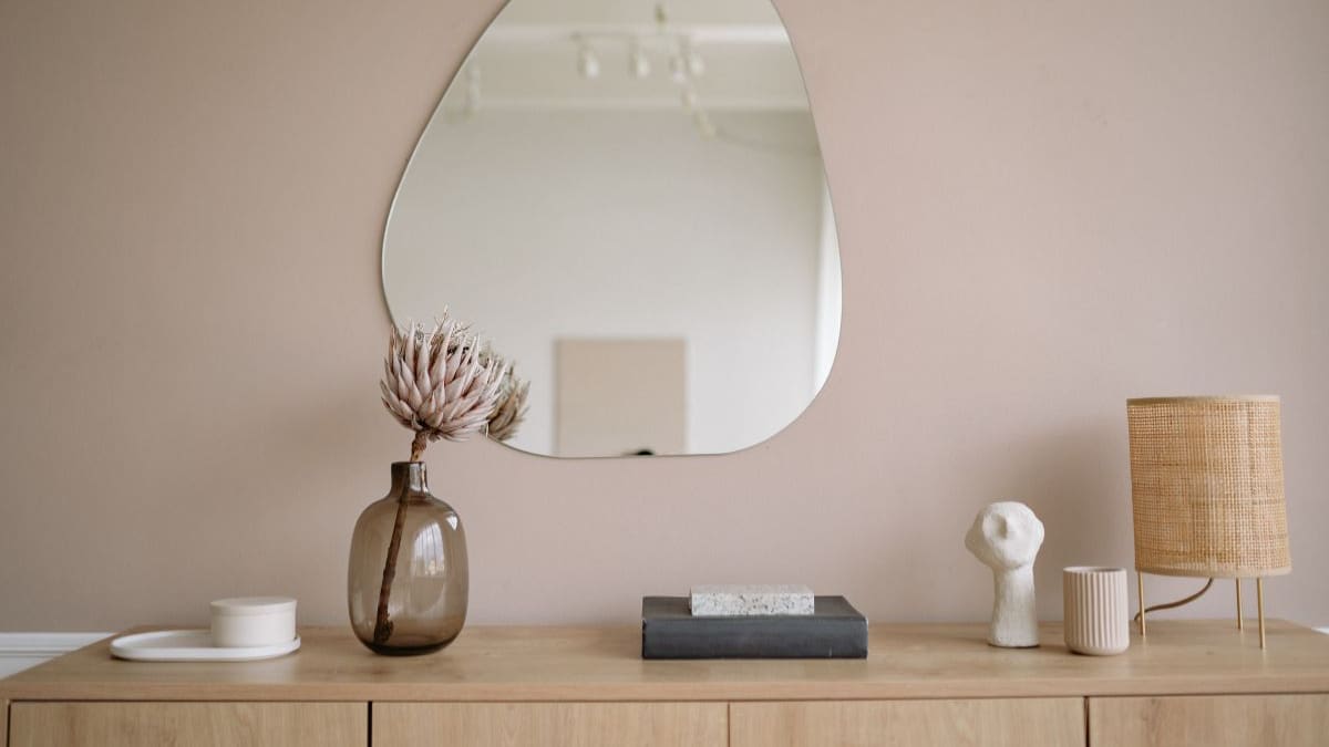 Adiós al espejo convencional: estas 3 ideas en diseño interior combinan tecnología, almacenamiento y estilo para mejorar la funcionalidad del hogar