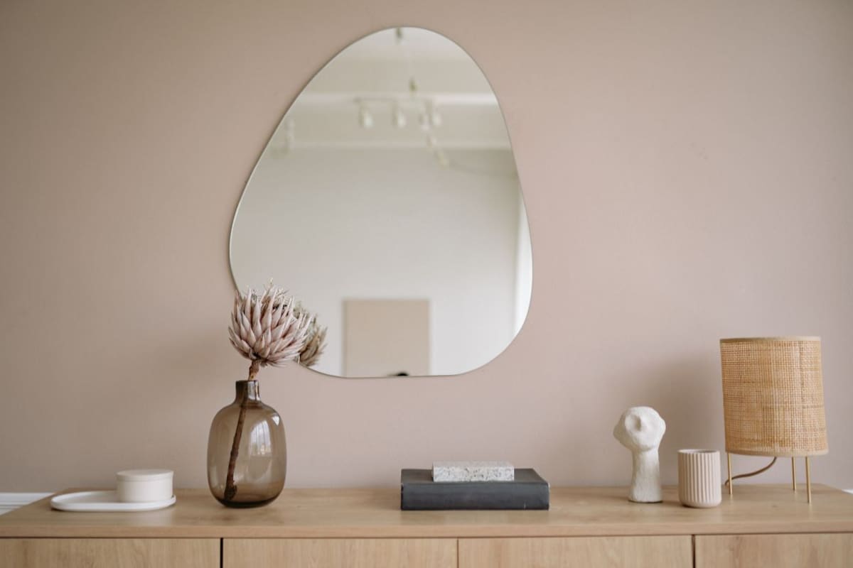 Adiós al espejo convencional: estas 3 ideas en diseño interior combinan tecnología, almacenamiento y estilo para mejorar la funcionalidad del hogar