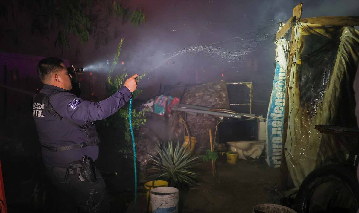 El incendio fue sofocado con la colaboración de vecinos y autoridades; los daños fueron solo materiales. / Imagen por Eleazar Escobar.
