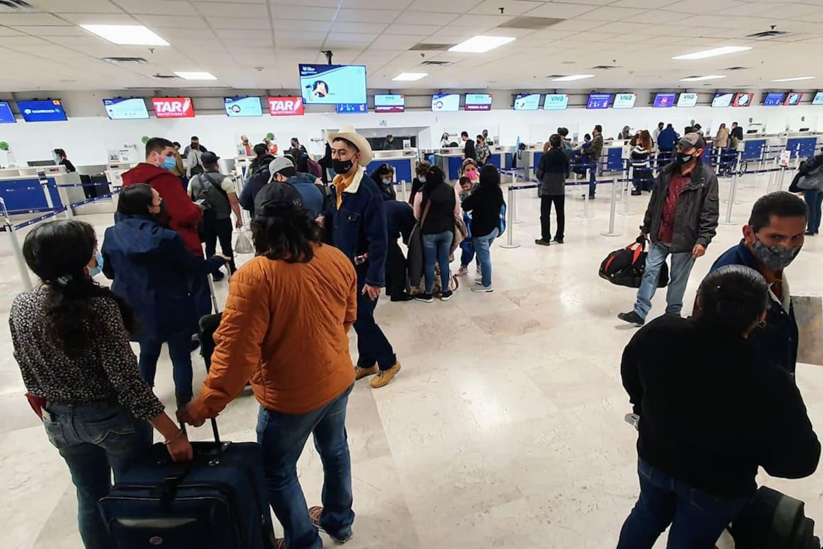 Reportan retrasos y cancelaciones de vuelos en Hermosillo por contagios en tripulaciones